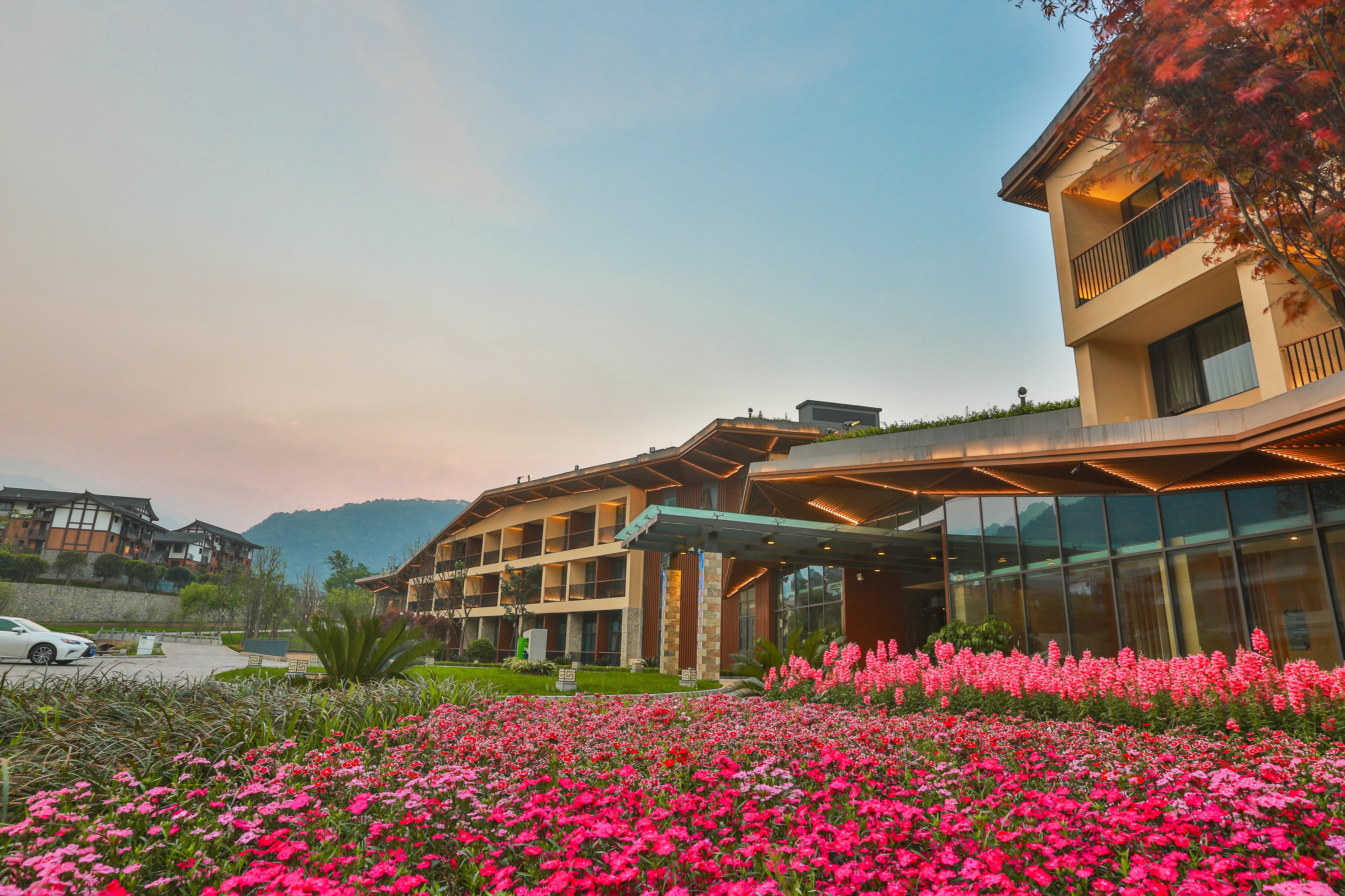 Holiday Inn Express Emei Mountain By Ihg Емейшань Екстер'єр фото