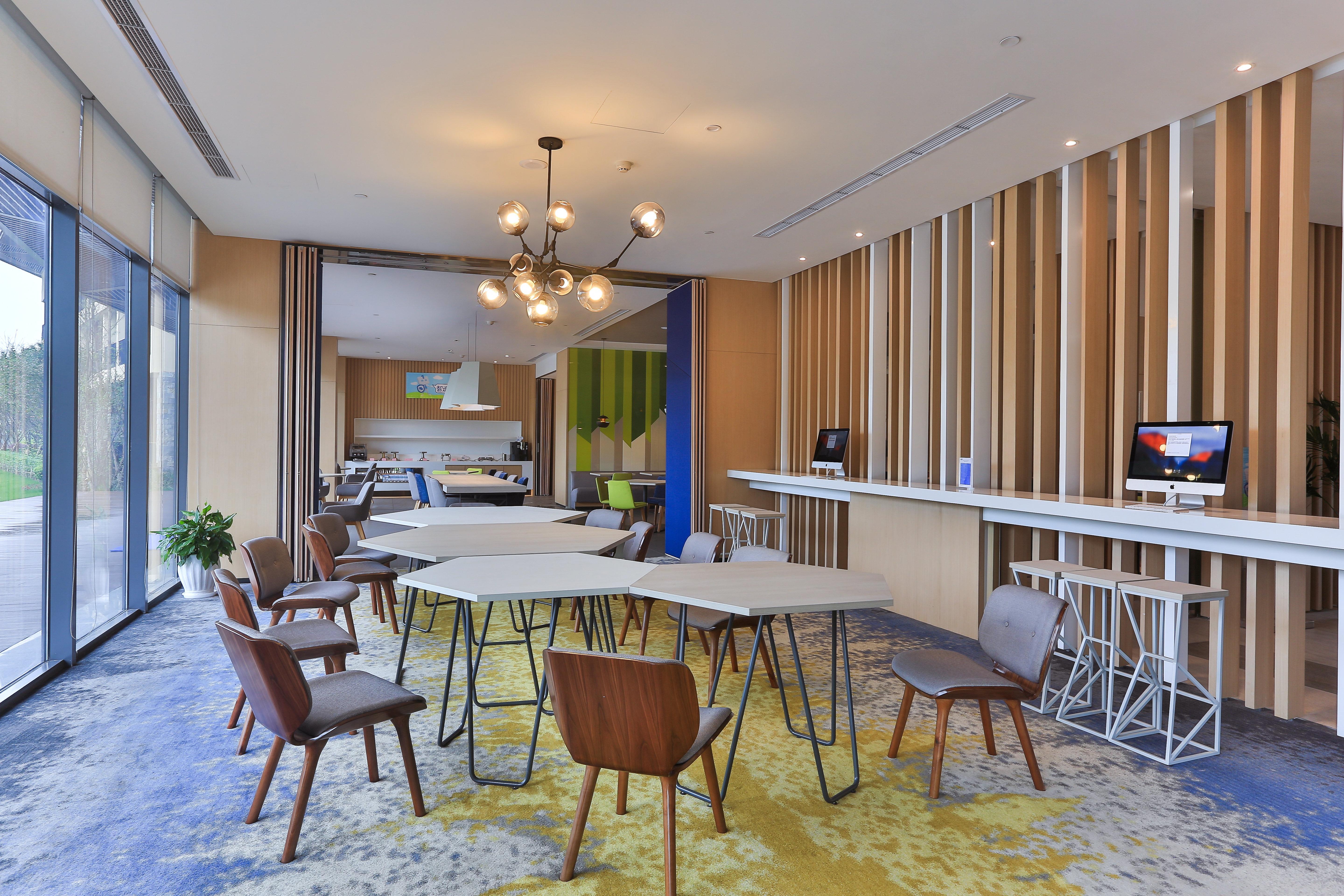 Holiday Inn Express Emei Mountain By Ihg Емейшань Екстер'єр фото