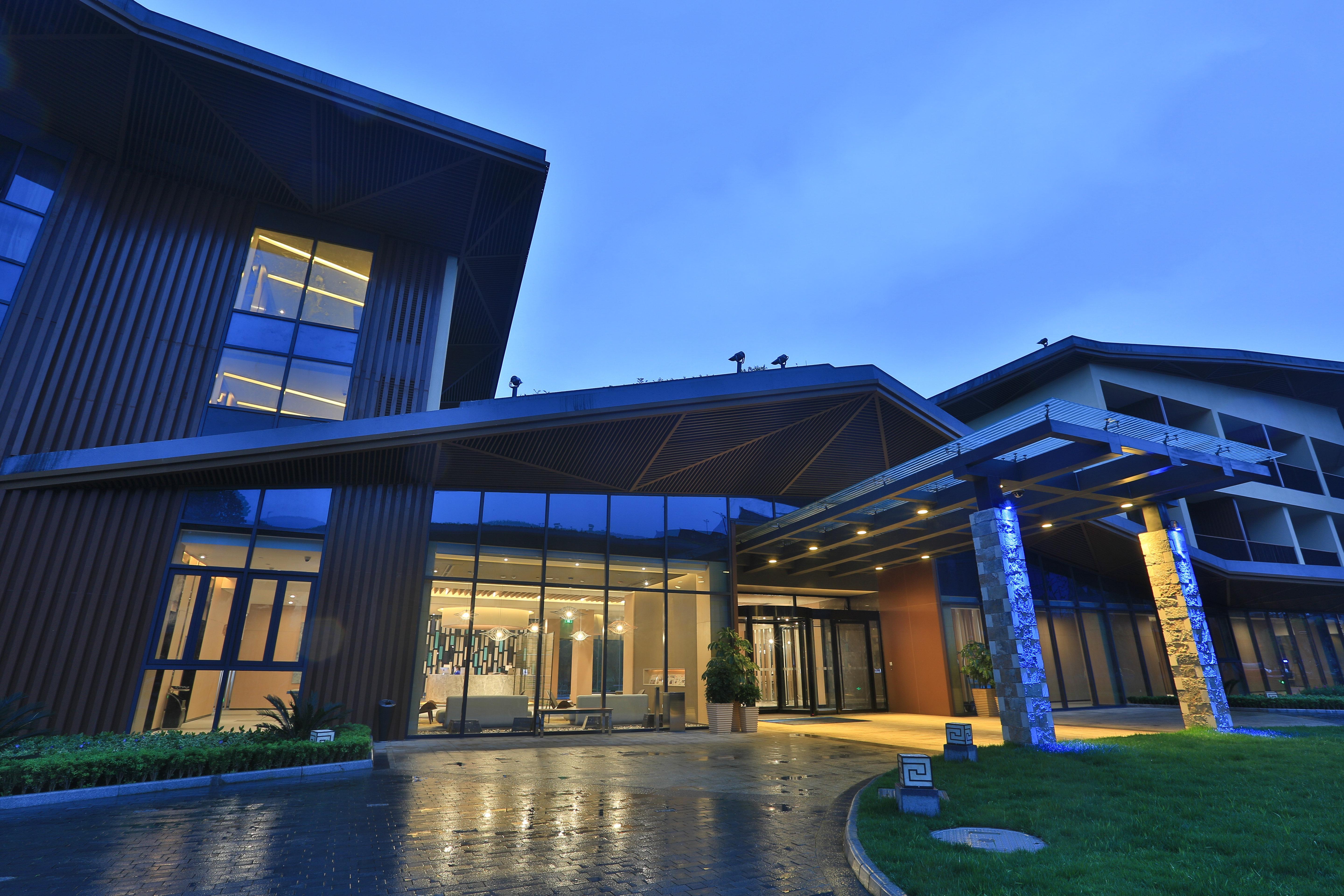 Holiday Inn Express Emei Mountain By Ihg Емейшань Екстер'єр фото