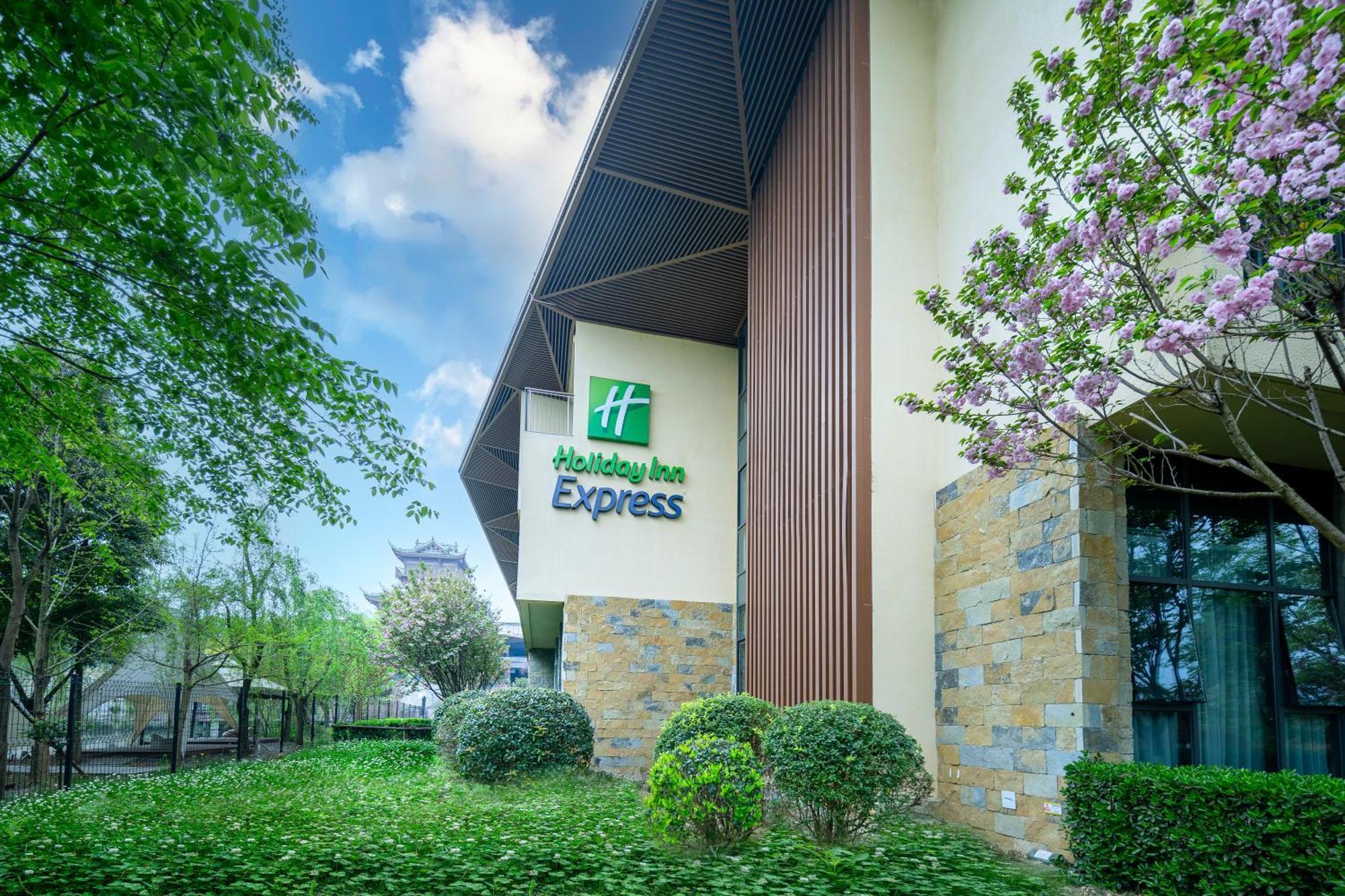 Holiday Inn Express Emei Mountain By Ihg Емейшань Екстер'єр фото