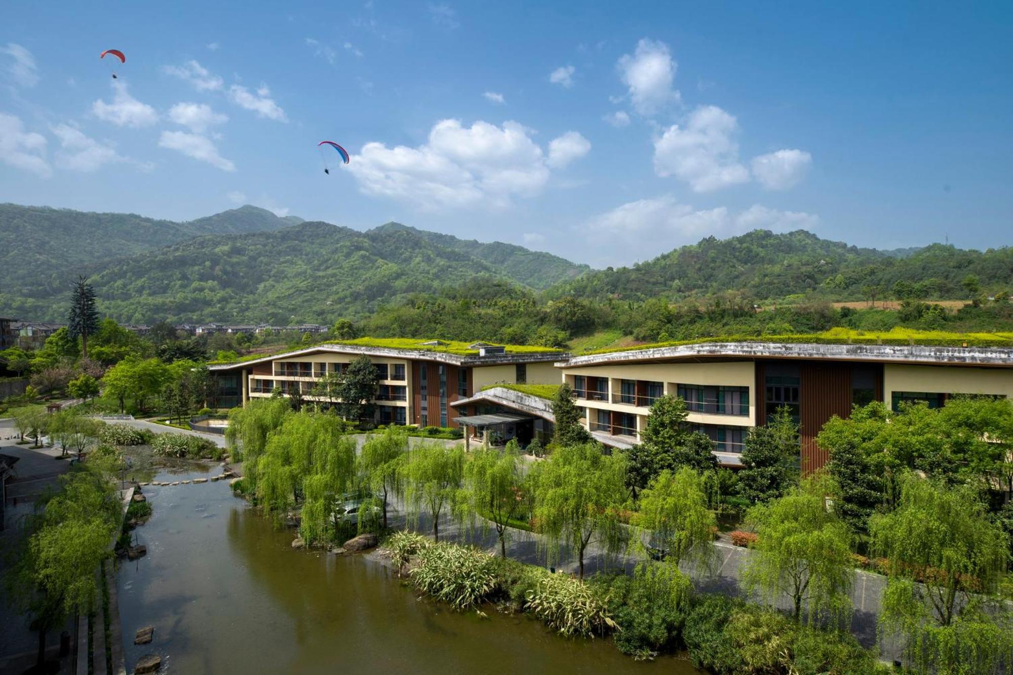 Holiday Inn Express Emei Mountain By Ihg Емейшань Екстер'єр фото